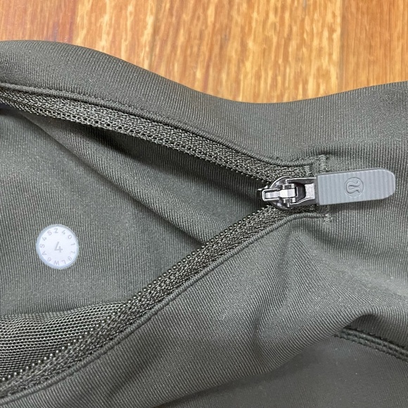 Lululemon Run On Crop 21" in Dark Olive Size 4 NWOT - Picture 8 of 9